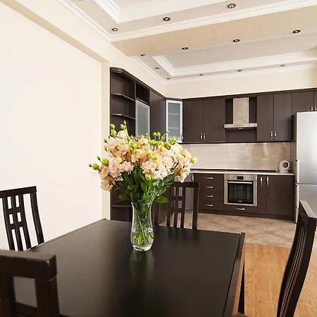 City View 2-Bedroom Luxury Apartment On 13 Buzand Street By Sweet Home Yerevan Exterior photo